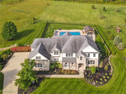 18570 Amber Trl, Chagrin Falls, OH 44023