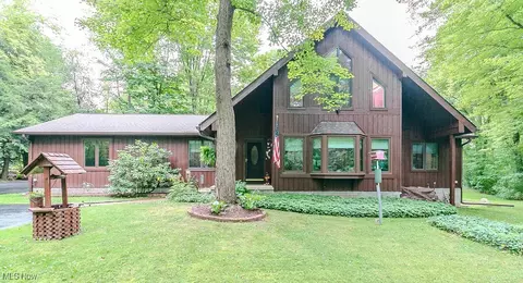 10635 N Woods Cir, Chardon, OH 44024