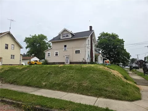 1139 15th St NW, Canton, OH 44703