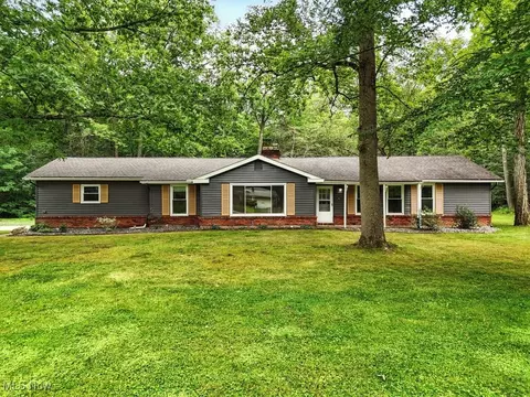 8619 Sugar Tree Dr, Novelty, OH 44072