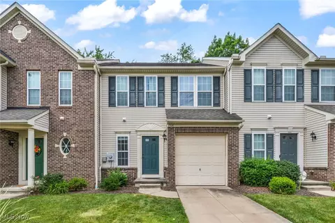 1514 Wellingshire Cir, Cuyahoga Falls, OH 44221