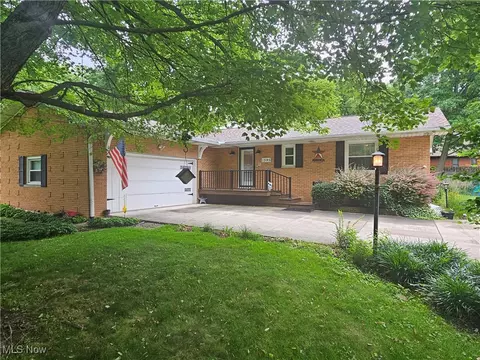 1595 Sackett Hills Dr, Akron, OH 44313