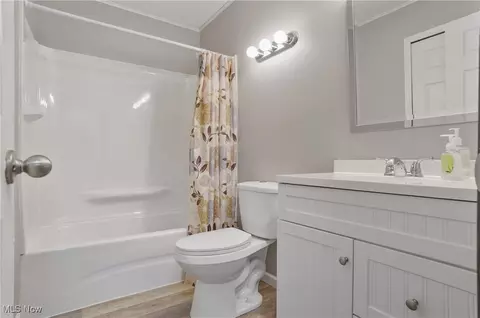 Bath - 2695 Mull Ave #B, Akron, OH 44321 photo 1 of 1