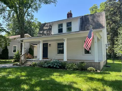 4476 Summit St, Willoughby, OH 44094