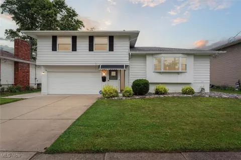 13520 Starlite Dr, Brook Park, OH 44142