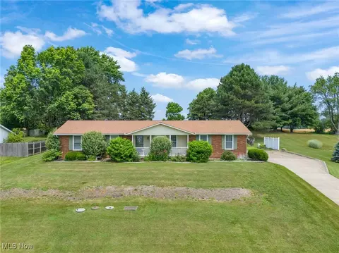 1133 Scenicrest St NW, Uniontown, OH 44685