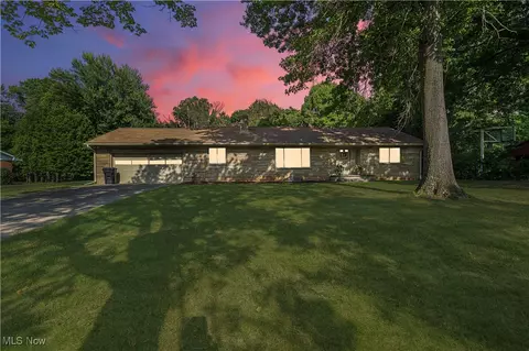 3220 Hilltop Rd, Zanesville, OH 43701