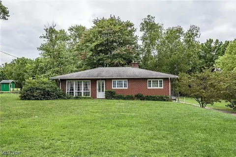 676 E Turkeyfoot Lake Rd, Akron, OH 44319