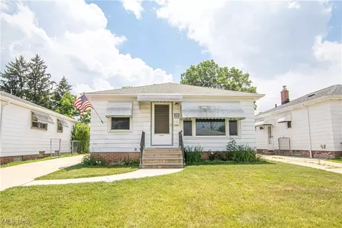 3007 Center Dr, Parma, OH 44134
