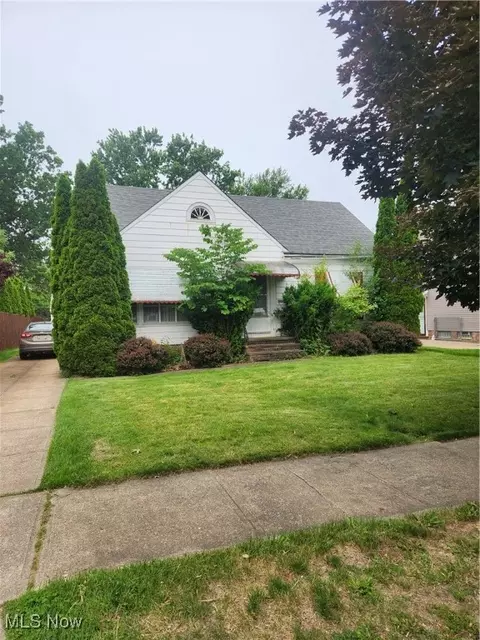 420 E 271st St, Euclid, OH 44132