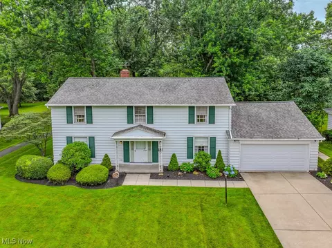 5158 Meadow Wood Blvd, Lyndhurst, OH 44124