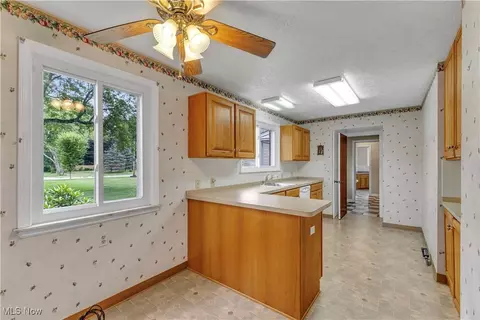Kitchen - 8918 Bramley Dr, Independence, OH 44131 photo 2 of 4