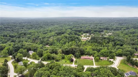 View/Area - 8918 Bramley Dr, Independence, OH 44131 photo 6 of 8