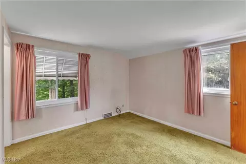 Bedroom - 8918 Bramley Dr, Independence, OH 44131 photo 5 of 6
