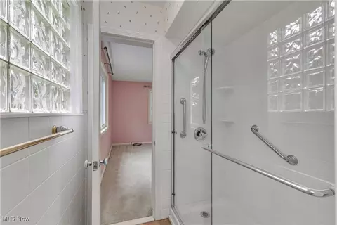 Bath - 8918 Bramley Dr, Independence, OH 44131 photo 2 of 3