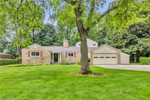 8918 Bramley Dr, Independence, OH 44131