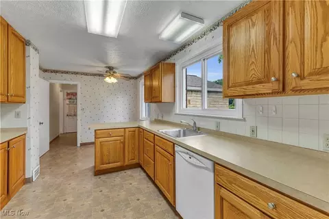 Kitchen - 8918 Bramley Dr, Independence, OH 44131 photo 1 of 4