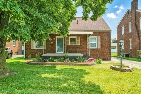 565 12th St, Campbell, OH 44405