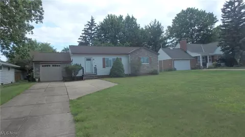2901 Dentzler Rd, Parma, OH 44134