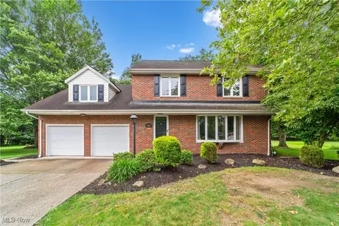 4347 Parklawn Dr, Willoughby, OH 44094