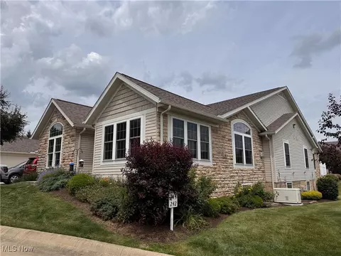 244 Woodbury Cir, Dalton, OH 44618