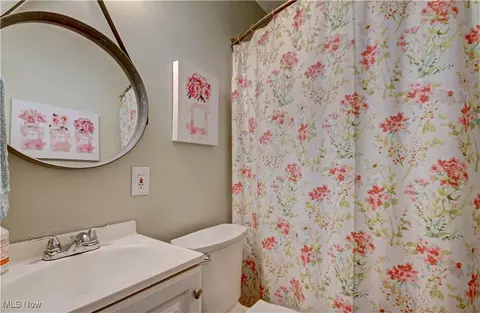 Bath - 881 Oak St, Elyria, OH 44035 photo 2 of 2