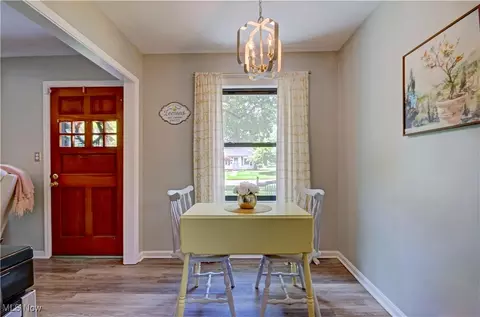 Dining - 881 Oak St, Elyria, OH 44035 photo 1 of 1