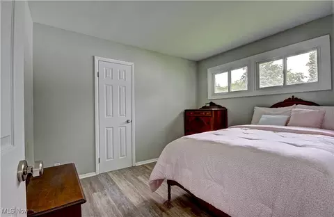 Bedroom - 881 Oak St, Elyria, OH 44035 photo 5 of 6