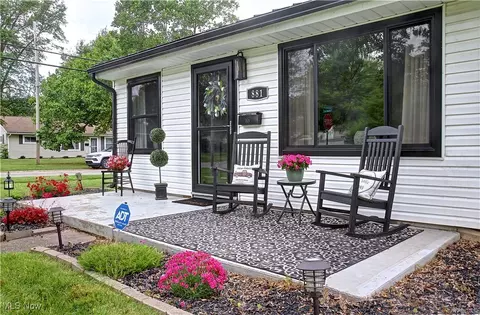 Exterior - 881 Oak St, Elyria, OH 44035 photo 3 of 7
