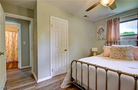 Bedroom - 881 Oak St, Elyria, OH 44035 photo 2 of 6