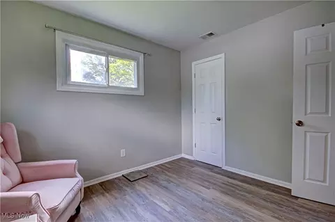 Bedroom - 881 Oak St, Elyria, OH 44035 photo 4 of 6