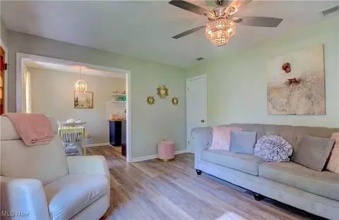 Living - 881 Oak St, Elyria, OH 44035 photo 1 of 1