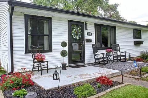 Exterior - 881 Oak St, Elyria, OH 44035 photo 2 of 7