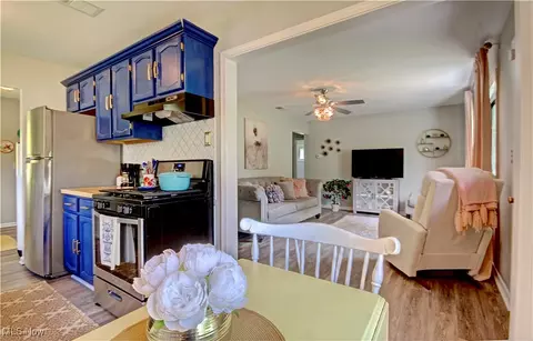 Kitchen - 881 Oak St, Elyria, OH 44035 photo 1 of 4