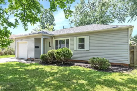 6530 Aylesworth Dr, Parma Heights, OH 44130