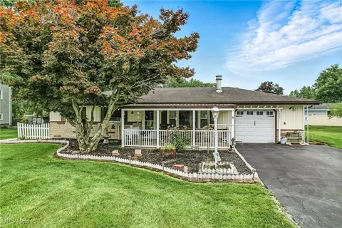 4477 S Warwick Dr, Canfield, OH 44406