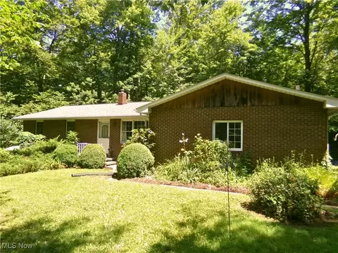 4769 W Britton Rd, Burbank, OH 44214