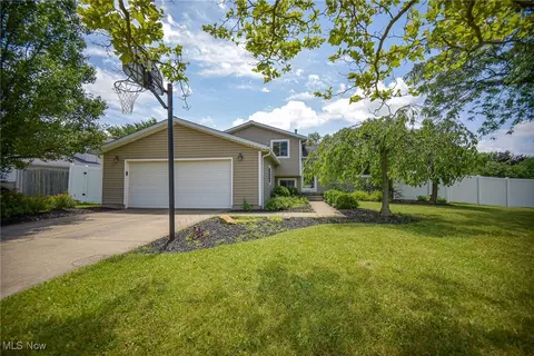 3472 Woodstock Ln, Brunswick, OH 44212