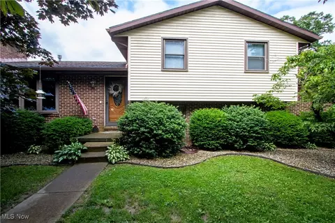 124 7th Ave NW, Beach City, OH 44608