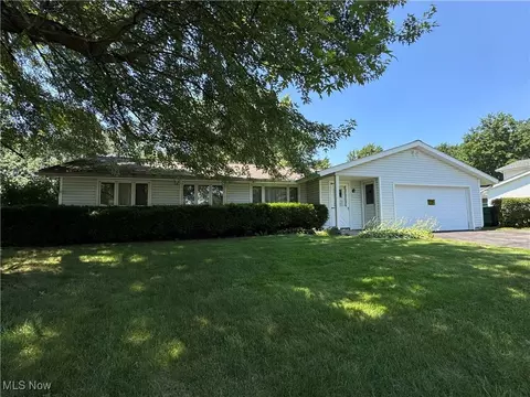 14504 Broadwood Dr, Burton, OH 44021