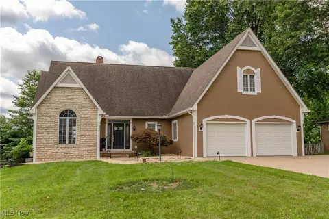 2690 Tulip St NE, Canton, OH 44705