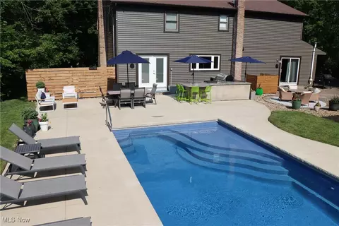 Exterior - 812 Spring Water Dr, Akron, OH 44333 photo 3 of 12