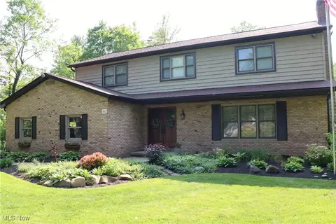 812 Spring Water Dr, Akron, OH 44333