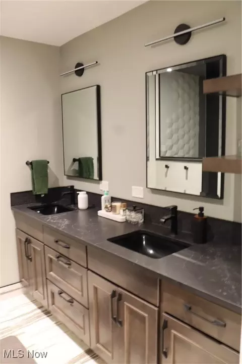 Bath - 812 Spring Water Dr, Akron, OH 44333 photo 6 of 6