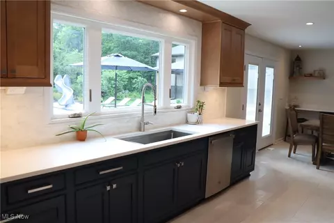 Kitchen - 812 Spring Water Dr, Akron, OH 44333 photo 4 of 6