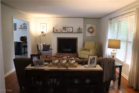 Living - 812 Spring Water Dr, Akron, OH 44333 photo 2 of 3