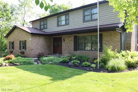 Exterior - 812 Spring Water Dr, Akron, OH 44333 photo 8 of 12