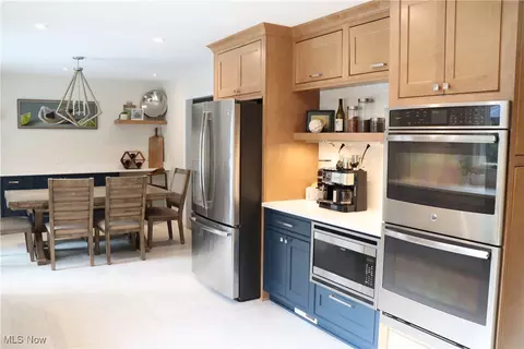 Kitchen - 812 Spring Water Dr, Akron, OH 44333 photo 3 of 6
