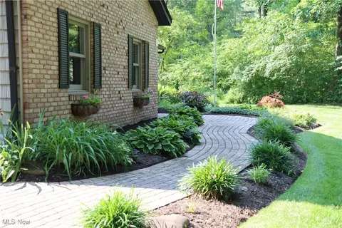 Exterior - 812 Spring Water Dr, Akron, OH 44333 photo 7 of 12