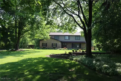 Exterior - 812 Spring Water Dr, Akron, OH 44333 photo 6 of 12